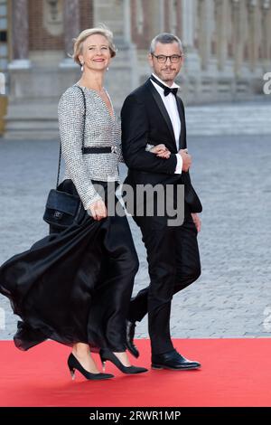 Versailles, Frankreich. März 2023. Sylvie Schirm und Alexis Kohler erreichen das Schloss von Versailles vor dem Staatsessen zu Ehren von König Karl III. Und Königin Camilla im Spiegelsaal des Schlosses von Versailles am 20. September 2023 in Versailles, Frankreich. Foto: David Niviere/ABACAPRESS.COM Abaca Press/Alamy Live News Stockfoto