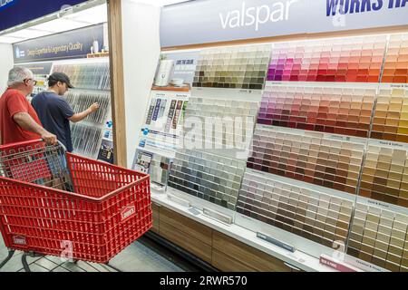 Miami Hialeah Florida, Lowe's Home Improvement, Hardware Big Box Store, Innenbereich, Ausstellungsverkauf, Einzelhandelsfläche, Regale, Geschäft Geschäfte b Stockfoto