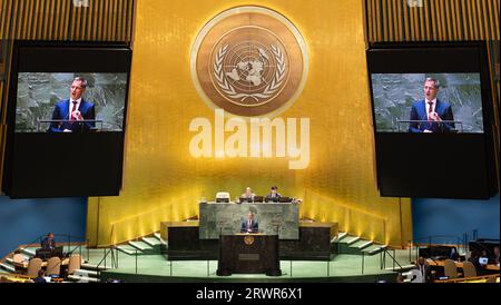 New York, USA. September 2023. Premierminister Alexander de Croo hält eine Rede auf einer Sitzung der UNGA-Debatte im Plenarsaal des Hauptquartiers der Vereinten Nationen während der 78. Tagung der Generalversammlung der Vereinten Nationen (UNGA78) in New York City, Vereinigte Staaten von Amerika, Mittwoch, den 20. September 2023. BELGA PHOTO BENOIT DOPPAGNE Credit: Belga News Agency/Alamy Live News Stockfoto