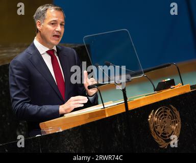 New York, USA. September 2023. Premierminister Alexander de Croo hält eine Rede auf einer Sitzung der UNGA-Debatte im Plenarsaal des Hauptquartiers der Vereinten Nationen während der 78. Tagung der Generalversammlung der Vereinten Nationen (UNGA78) in New York City, Vereinigte Staaten von Amerika, Mittwoch, den 20. September 2023. BELGA PHOTO BENOIT DOPPAGNE Credit: Belga News Agency/Alamy Live News Stockfoto