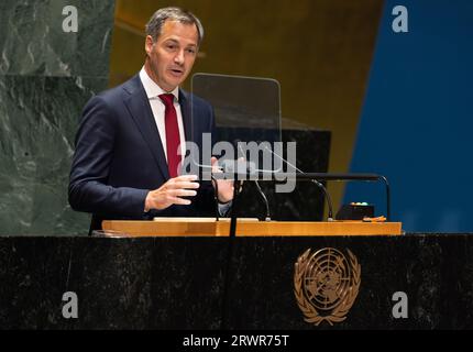 New York, USA. September 2023. Premierminister Alexander de Croo hält eine Rede auf einer Sitzung der UNGA-Debatte im Plenarsaal des Hauptquartiers der Vereinten Nationen während der 78. Tagung der Generalversammlung der Vereinten Nationen (UNGA78) in New York City, Vereinigte Staaten von Amerika, Mittwoch, den 20. September 2023. BELGA PHOTO BENOIT DOPPAGNE Credit: Belga News Agency/Alamy Live News Stockfoto