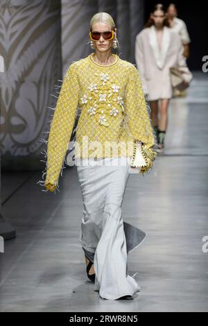 Mailand, Italien. September 2023. ETRO Frühjahr/Sommer 2024 Laufsteg während der Milan Fashion Week am 2024. September - Mailand; Italien 20/09/2023 Credit: dpa/Alamy Live News Stockfoto