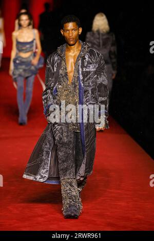 Mailand, Italien. September 2023. DIESEL Frühjahr/Sommer 2024 Runway während der Milan Fashion Week am 2024. September - Mailand; Italien 20/09/2023 Credit: dpa/Alamy Live News Stockfoto