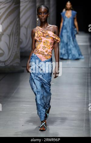 Mailand, Italien. September 2023. ETRO Frühjahr/Sommer 2024 Laufsteg während der Milan Fashion Week am 2024. September - Mailand; Italien 20/09/2023 Credit: dpa/Alamy Live News Stockfoto