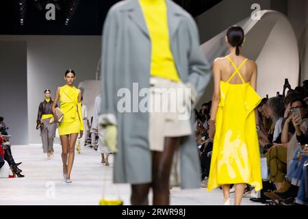 Mailand, Italien. September 2023. FENDI Frühjahr/Sommer 2024 Laufsteg während der Milan Fashion Week am 2024. September - Mailand; Italien 20/09/2023 Credit: dpa/Alamy Live News Stockfoto