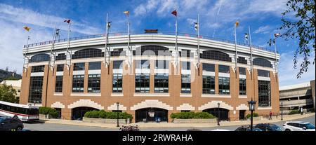 Newton, MA - 15. September 2023: Das Alumni Stadium ist die Heimat des Fußballteams Boston College Eagles. Stockfoto