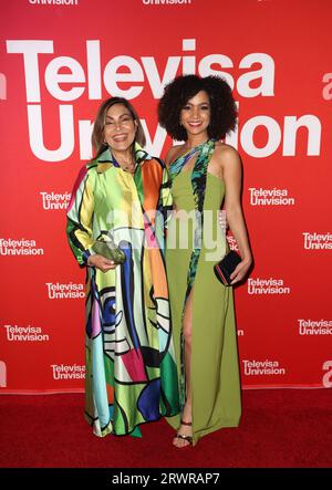 Miami, Vereinigte Staaten Von Amerika. September 2023. DORAL, FL- SEP 20: Generalkonsul der Republik Dominicana, Dra. Geanilda Vasquez und Wendy Regalado sind bei der Premiere der Serie „La Fuerza de Creer“ im CineBristo am 20. September 2023 in Doral, Florida, zu sehen. (Foto: Alberto E. Tamargo/SIPA USA) Credit: SIPA USA/Alamy Live News Stockfoto