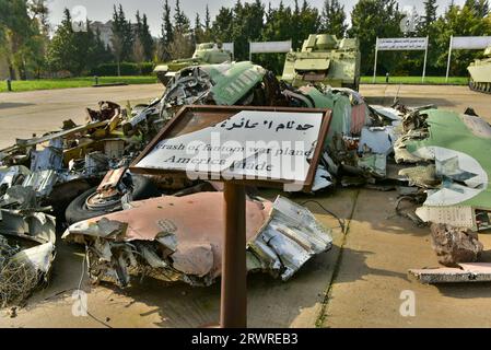 Wrack von McDonnell Douglas F-4 Phantom II vor dem Oktober war Panorama in Damaskus, Syrien Stockfoto