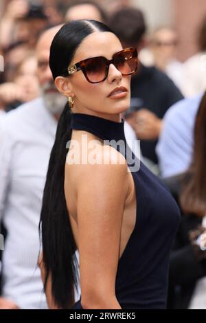 Mailand, Italien. September 2023. Der Gast kommt zur Fendi Fashion Show während der Milan Fashion Week Womenswear Frühjahr/Sommer 2024, am 20. September 2023 in Mailand, Italien. Foto von Marco Piovanotto/ABACAPRESS:COM Credit: Abaca Press/Alamy Live News Stockfoto