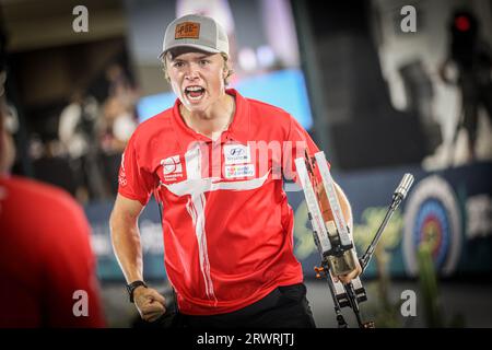 HERMOSILLO, MEXIKO - 9. SEPTEMBER: Mathias Fullerton aus Dänemark tritt in der Kategorie Compound Archery an, während des Wettbewerbs in der Kategorie Compound Bow für Frauen, während des Finales der Bogenschießen-Weltmeisterschaft 2023 am 9. September 2023 in Hermosillo, Mexiko. (Foto: Luis Gutierrez//Norte/Foto) Stockfoto