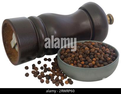 Hölzerne Pfeffermühle mit schwarzer Pfeffermühle Stockfoto