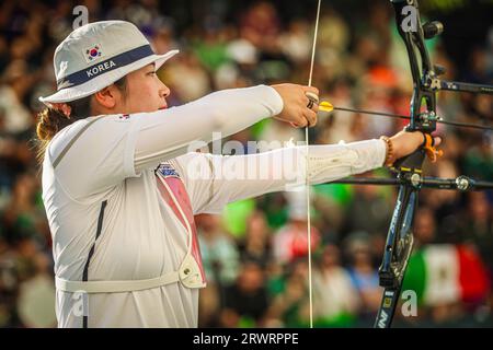 HERMOSILLO, MEXIKO - 10. SEPTEMBER: Kang Chae-Young aus Südkorea tritt in der Kategorie der Frauen in der Rekurve während des Finales der Bogenschießen-Weltmeisterschaft 2023 am 10. September 2023 in Hermosillo, Mexiko an. (Foto: Luis Gutiérrez/Norte/Foto) Stockfoto