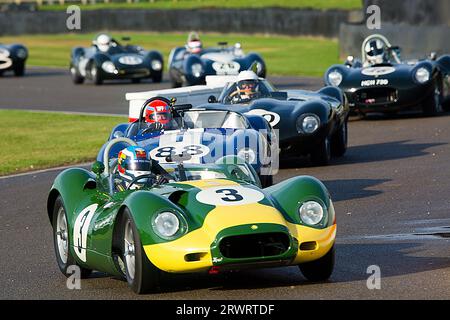 1959 Lister-Jaguar „Knobbly“ von Adrian Newey im Sussex Trophy-Rennen beim Goodwood Revival Meeting am 10. September 2023 in Chichester, England. Stockfoto