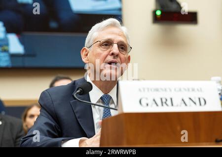 Washington, Usa. September 2023. Der Generalstaatsanwalt der Vereinigten Staaten, Merrick Garland, bezeugt vor dem US-Parlamentsausschuss die Gerichtsverhandlung „Oversight of the U.S. Department of Justice“ im Rayburn House Office Building in Washington, DC, USA am Mittwoch, den 20. September 2023. Foto: Ron Sachs/CNP/ABACAPRESS.COM Credit: Abaca Press/Alamy Live News Stockfoto