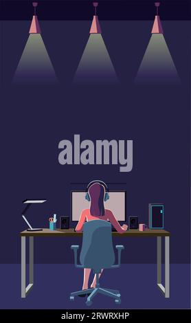 Rückansicht einer Frau, die einen Desktop-Computer in einem dunklen Raum bedient. Remote-Arbeit. Überstunden Stockfoto