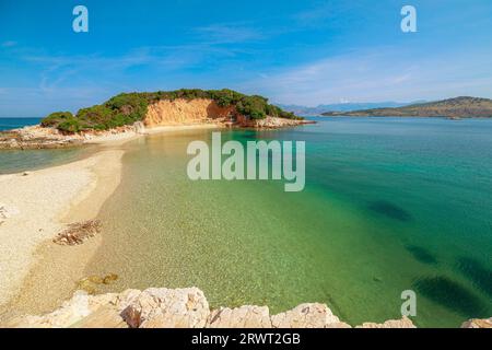 Ksamil Islands beliebtes Touristenziel, besonders während der Sommermonate. Die Inseln sind aber auch ein großartiger Ort, um außerhalb der Saison zu besuchen Stockfoto