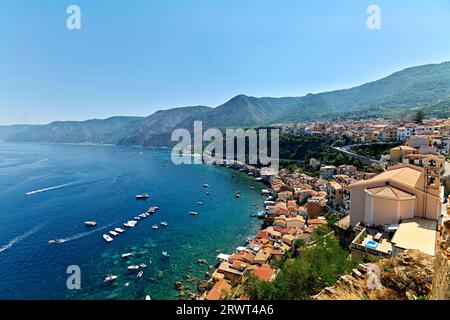 Scilla Calabria Italien. Erhöhter Blick auf das Fischerdorf Chianalea Stockfoto