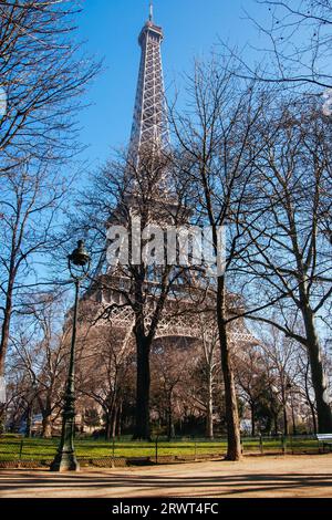 Die atemberaubende Architektur und Details des Eiffelturms in Paris, Frankreich Stockfoto