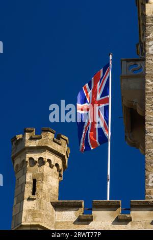 Britische Flagge beim Wilhelmsturm in Dillenburg, Hessen, Deutschland Flagge Großbritannien, Wilhelmsturm in Dillenburg, Hessen, Deutschland Stockfoto