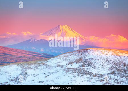 Luftiges Foto von Mt. Fuji bei Sonnenuntergang Stockfoto