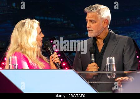 Barabara Schöneberger und George Clooney bei Europas führender Digitalisierungsinitiative DIGITAL X 2023 unter dem Motto „Be digital. Bleib menschlich im Mediapark. Köln, 20.09.2023 Stockfoto