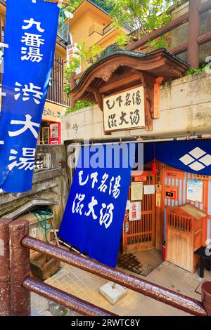 Die neunte heiße Quelle außerhalb von Shibu Onsen, die heiße Quelle für Frauen von Oyu Stockfoto