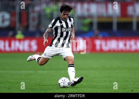 Sandro TONALi vom Newcastle United FC in Aktion während des UEFA Champions League-Fußballspiels zwischen AC Mailand und Newcastle United FC im Stadio Giuseppe Meazza am 19. September 2023 in Mailand. Stockfoto