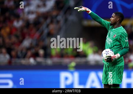 Mike Maignan vom AC Mailand zeigt während des UEFA Champions League-Fußballspiels zwischen AC Mailand und Newcastle United FC im Stadio Giuseppe Meazza am 19. September 2023 in Mailand, Italien. Stockfoto