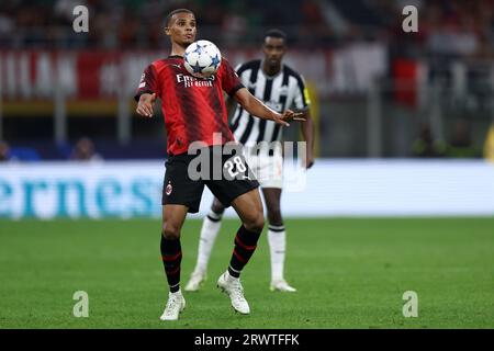 Malick Thiaw vom AC Mailand in Aktion während des UEFA Champions League-Fußballspiels zwischen AC Mailand und Newcastle United FC im Stadio Giuseppe Meazza am 19. September 2023 in Mailand. Stockfoto