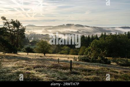 Panoramaaufnahme der Landschaft im Vulkan Eifel, Rheinland-Pfalz, Deutschland Stockfoto