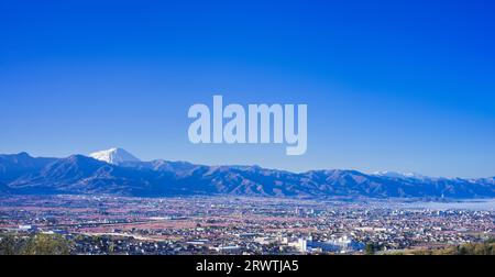 Yamanashi Prefecture Landscapes Peach blossoms in the city of Yamanashi and Mt. Fuji in the distance The unnamed observatory Stock Photo