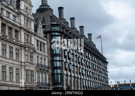 LONDON, 18. SEPTEMBER 2023: Portcullis House, britisches Regierungsgebäude gegenüber den Houses of parliament Stockfoto