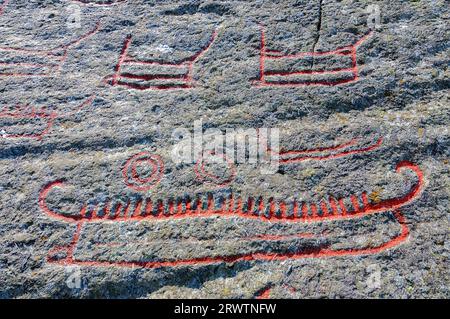 Felszeichnungen von Schiffen und anderen Objekten in Solbakk (Strand, Rogaland, Norwegen) aus der nordischen Bronzezeit (1700-500 v. Chr.). Stockfoto