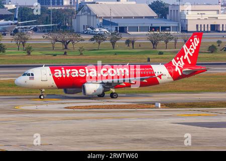 Bangkok, Thailand - 14. Februar 2023: AirAsia Airbus A320 Flugzeug am Bangkok Don Mueang Flughafen in Thailand. Stockfoto