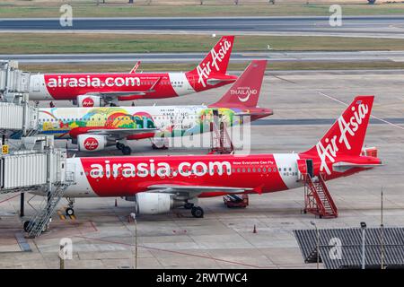 Bangkok, Thailand - 14. Februar 2023: AirAsia Airbus A320 Flugzeuge am Bangkok Don Mueang Flughafen in Thailand. Stockfoto