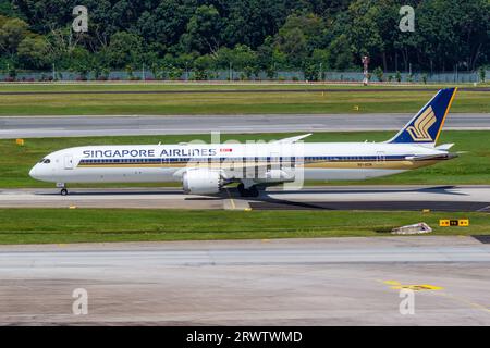 Changi, Singapur - 3. Februar 2023: Boeing 787-10 Dreamliner von Singapore Airlines am Flughafen Changi in Singapur. Stockfoto