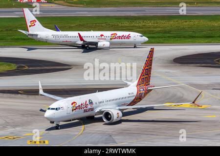 Changi, Singapur - 3. Februar 2023: Batik Air Boeing 737 Flugzeuge am Flughafen Changi in Singapur. Stockfoto