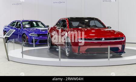 DETROIT, MI/USA - 13. SEPTEMBER 2023: A Dodge Charger Daytona SRT Concept and 2023 Charger Super Bee Cars, North American International Detroit Auto Stockfoto