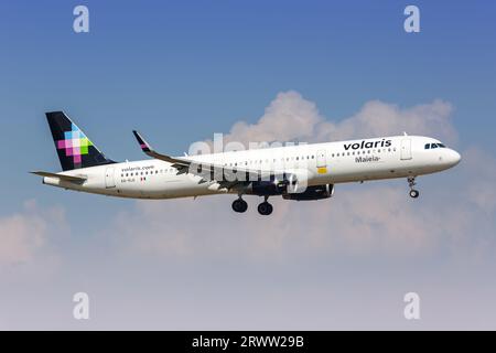 Dallas, USA - 5. Mai 2023: Volaris Airbus A321 am Dallas Fort Worth Airport (DFW) in den USA. Stockfoto