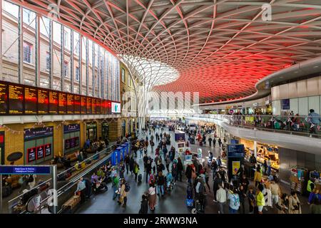 London, Vereinigtes Königreich - 29. April 2023: King's Cross Railway Station in London, Vereinigtes Königreich. Stockfoto