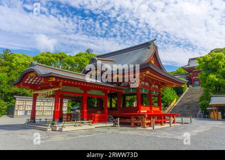 Hauptschrein und Maiten (Tanzsaal) des Tsuruoka Hachimangu-Schreins Stockfoto