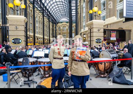 Victory Day London Event in Hay's Galleria, London, Großbritannien. Zum Gedenken an den sowjetischen Sieg über Nazi-Deutschland am 9. Mai jedes Jahres. Royal Philharmonic Stockfoto