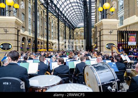 Victory Day London Event in Hay's Galleria, London, Großbritannien. Zum Gedenken an den sowjetischen Sieg über Nazi-Deutschland am 9. Mai jedes Jahres. Royal Philharmonic Stockfoto