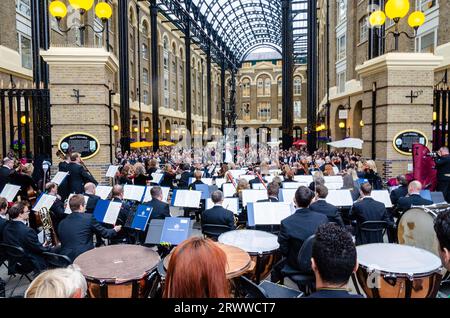 Victory Day London Event in Hay's Galleria, London, Großbritannien. Zum Gedenken an den sowjetischen Sieg über Nazi-Deutschland am 9. Mai jedes Jahres. Royal Philharmonic Stockfoto