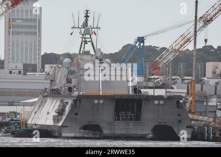 Yokusuka, Japan. September 2023. Das Litoral-Kampfschiff der Unabhängigkeitsklasse USS Oakland (LCS-24) wird am Donnerstag, den 21. September 2023, in der japanischen Präfektur Kanagawa bei Fleet Activities Yokosuka vor Anker gestellt. Foto von Keizo Mori/UPI Credit: UPI/Alamy Live News Stockfoto