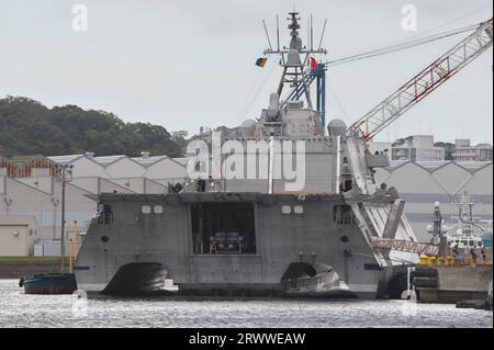 Yokusuka, Japan. September 2023. Das Litoral-Kampfschiff der Unabhängigkeitsklasse USS Oakland (LCS-24) wird am Donnerstag, den 21. September 2023, in der japanischen Präfektur Kanagawa bei Fleet Activities Yokosuka vor Anker gestellt. Foto von Keizo Mori/UPI Credit: UPI/Alamy Live News Stockfoto