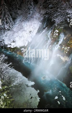 Shirahige Wasserfälle beleuchtet Stockfoto