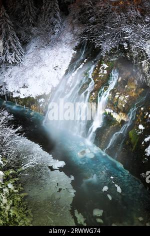 Shirahige Wasserfälle beleuchtet Stockfoto