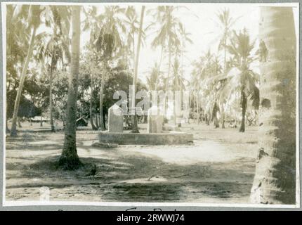 Blick auf die Hauptfassade der Coast Technical School, ein großes Backsteingebäude mit Säulen entlang der Veranda. Originalhandschrift: Coast Technical School. WAA in der Nähe von Mombasa. Stockfoto
