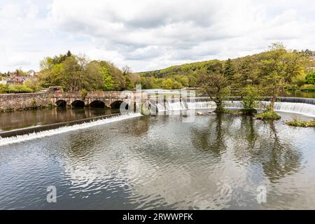 Belper Horseshoe Weir Am Fluss Derwent, Belper, Derbyshire, Peak District, England, UK, River Derwent, Hufeisenwehr, Stockfoto